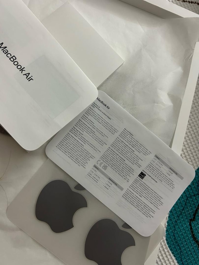 Apple MacBook Air M2, 15 inç, 8 GB RAM ve 256 GB SSD. - 4