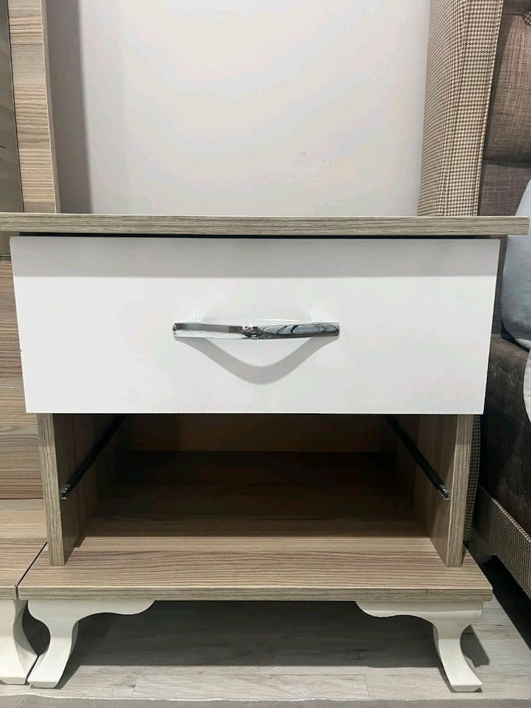 sürgülü 4 kapılı gardrop, 2 adet komodin, Aynalı 3 cekmeceli komodin - 8