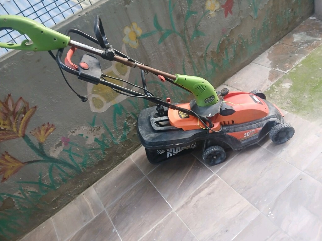 blacdecker çim biçme makinesi ve tırpanla beraber - 3