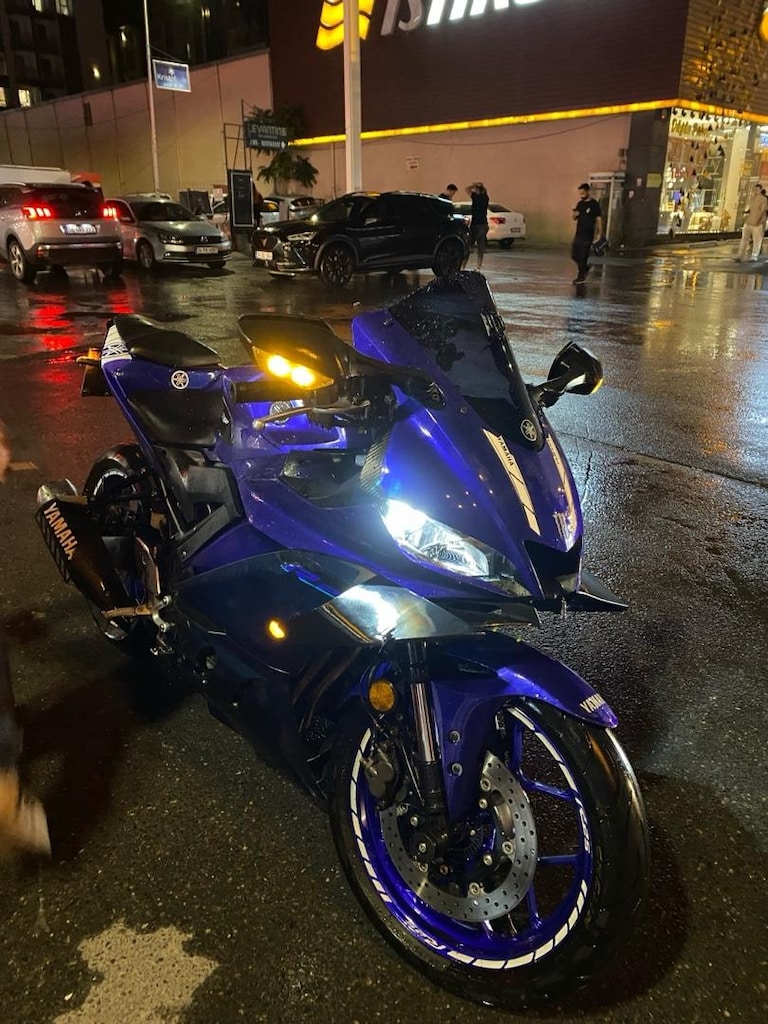 YAMAHA R25 - 7