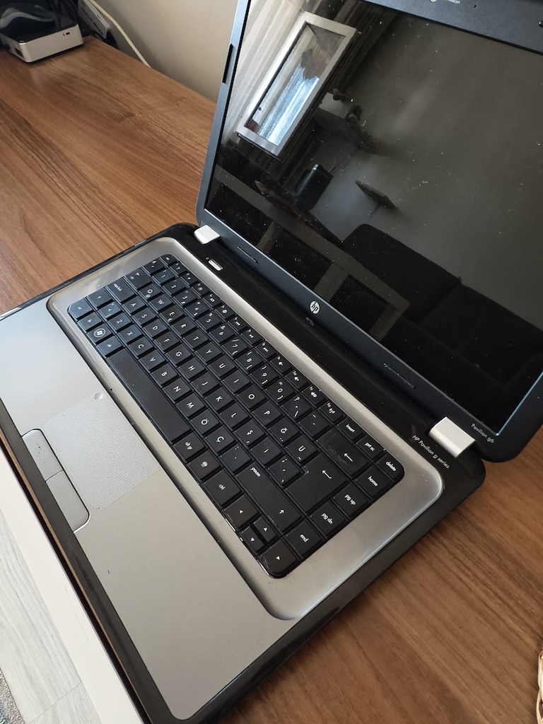 HP LAPTOP - 3