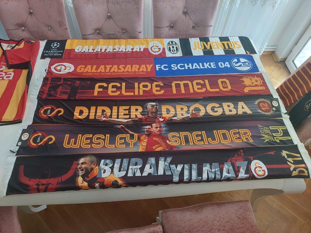 Galatasaray Retro Forma ve Atkı