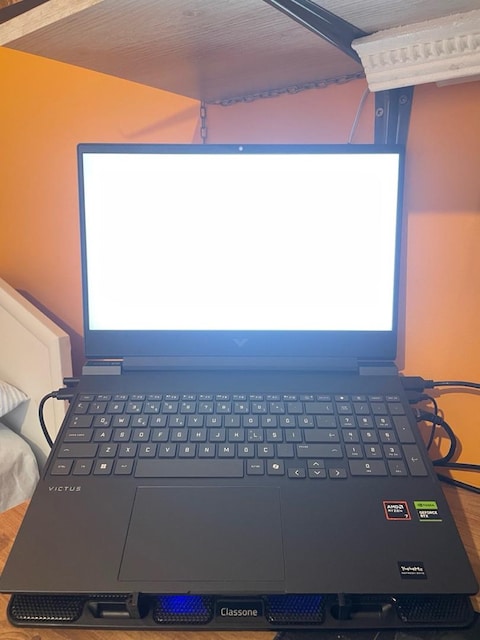 HP VICTUS GAMING LAPTOP - 3