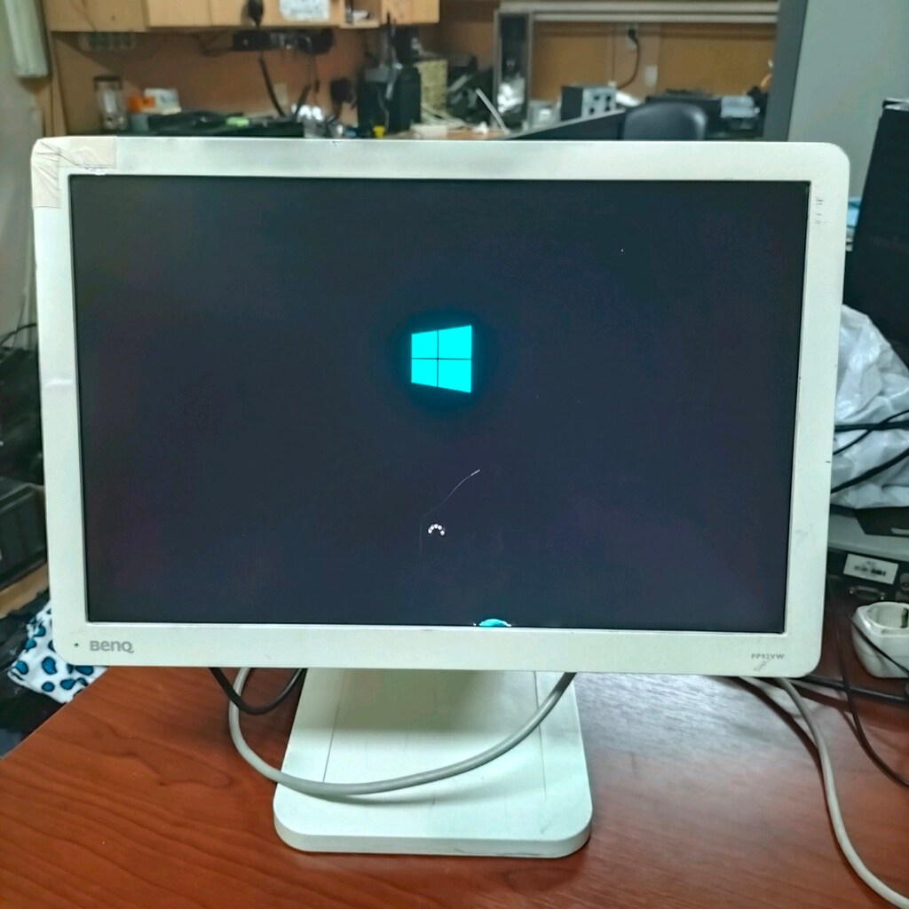 BenQ monitör DVİ ve VGA var Model BenQ Q9W5 .19 inch . - 2