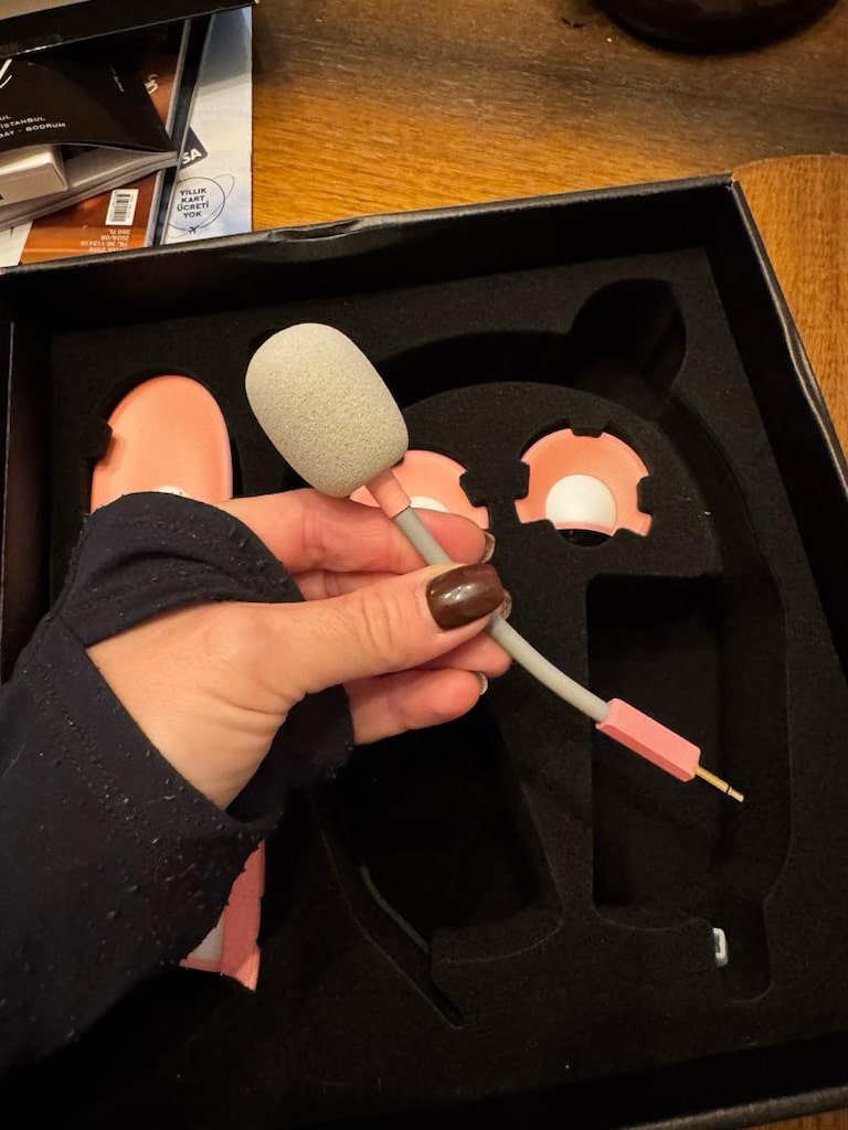 Razer Kraken Kitty V2 Pro Quartz RGB – Pembe, Kutulu ve Eksiksiz - 3