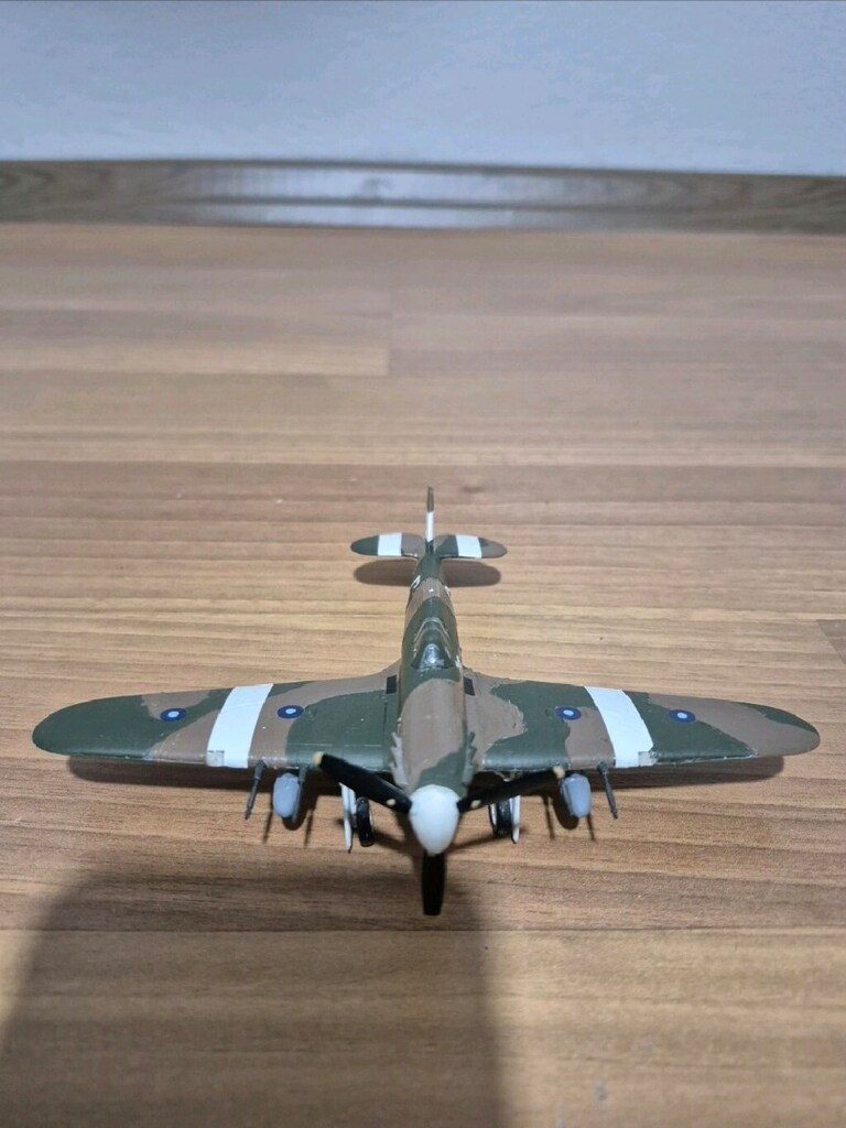 Hawker Hurricane Mk.IIc maket uçak (1:72 ölçek) - 4