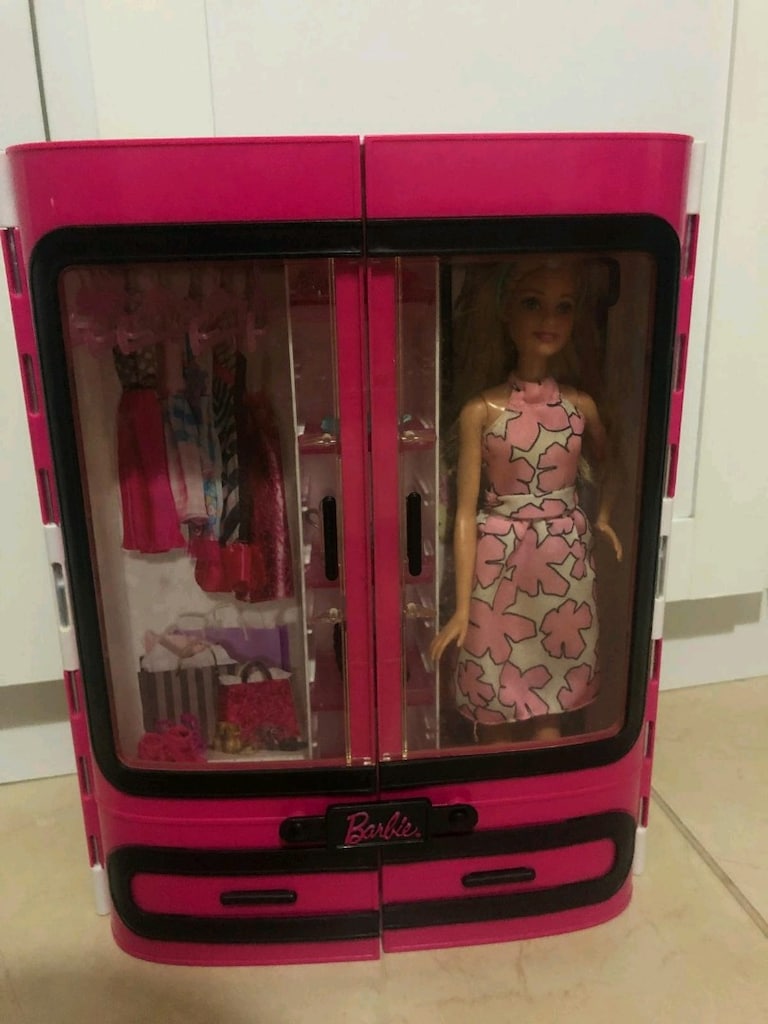 Barbie dolabı tertemiz