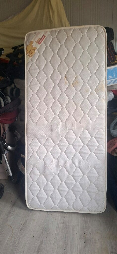 çocuk yatagı saglam 1 2 lekesi var silinince keçer - 5