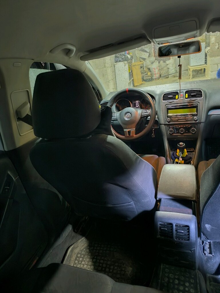 Volkswagen Golf - 6