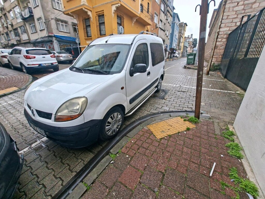 2004 model Kangoo 1.5 dCi Comfort ekonomik aile ve iş aracı - 5