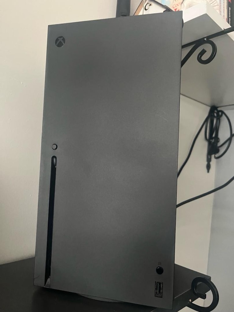 XBOX X serisi 1 TB yanında 55 inç Samsung televizyon - 2
