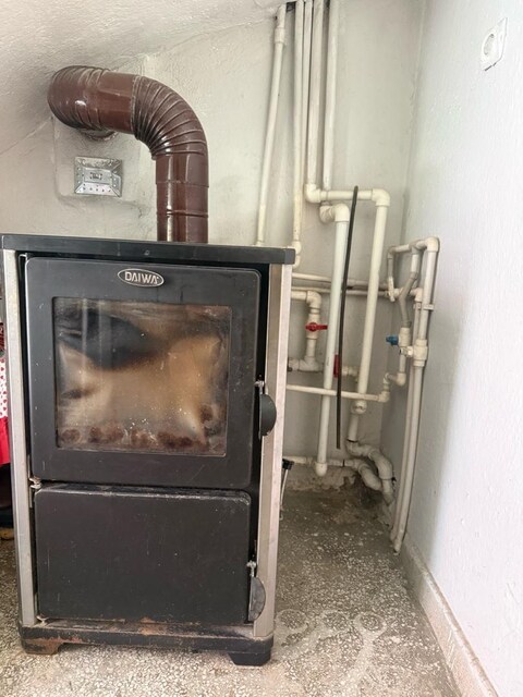 KATI YAKITLI KAT KALORİFERİ SOBASI + 28 TORBA 25 KG LIK LİNYİT KÖMÜRÜ