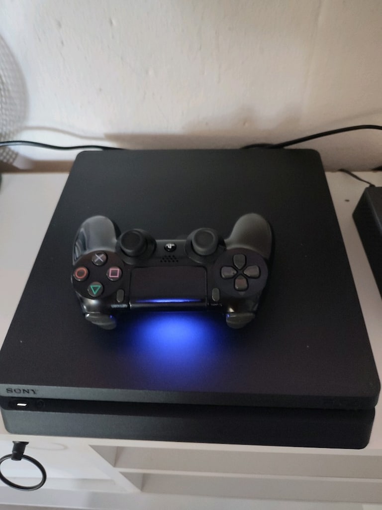 PS4 oyun konsolu