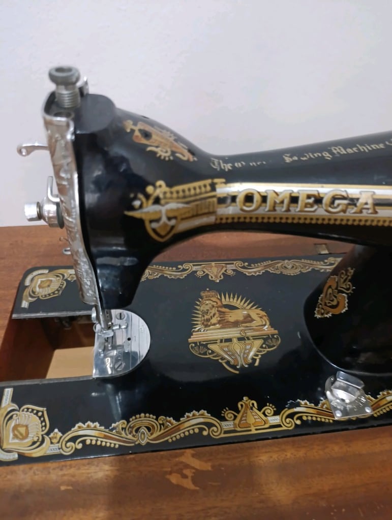 OMEGA Ahşap Tabanlı Vintage Dikiş Makinesi - 7