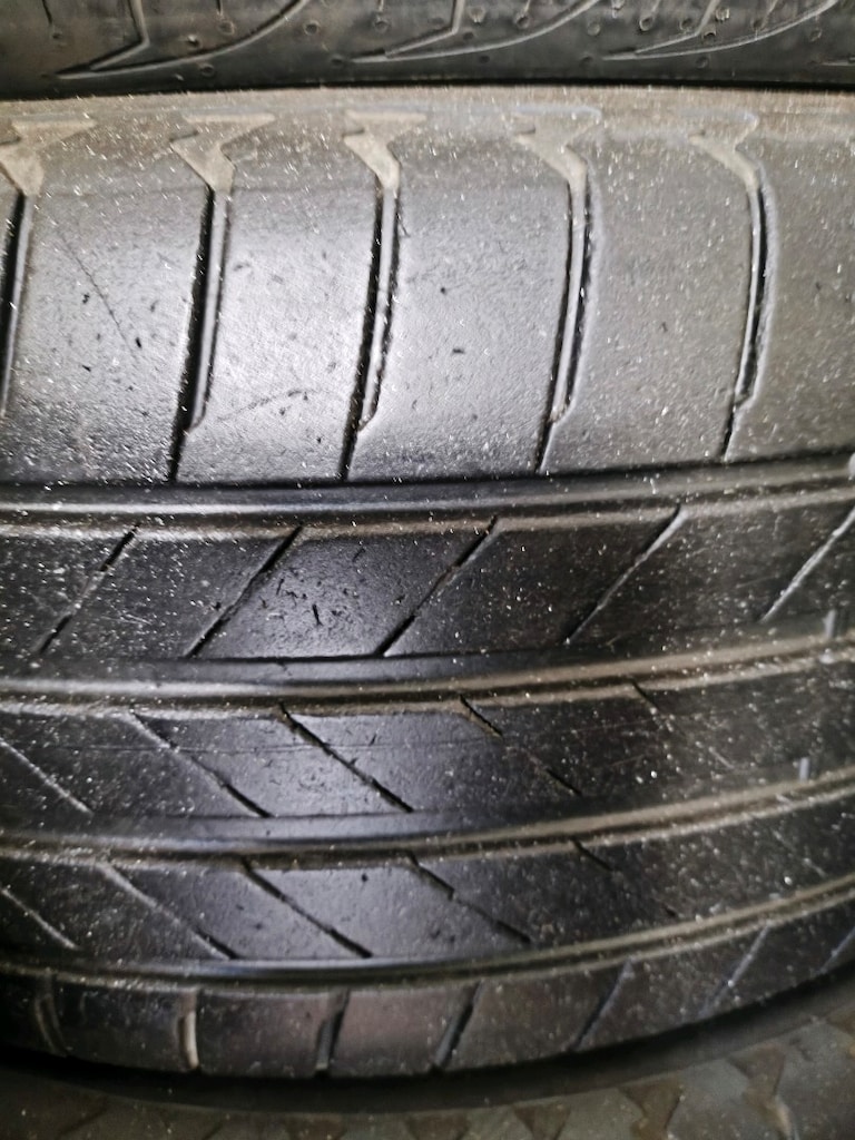 235/50/19 235/50R19 Lassa iki adet var - 3
