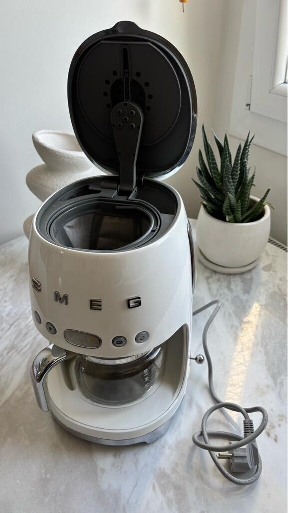 SMEG BEYAZ FİLTRE KAHVE MAKİNESİ - 4