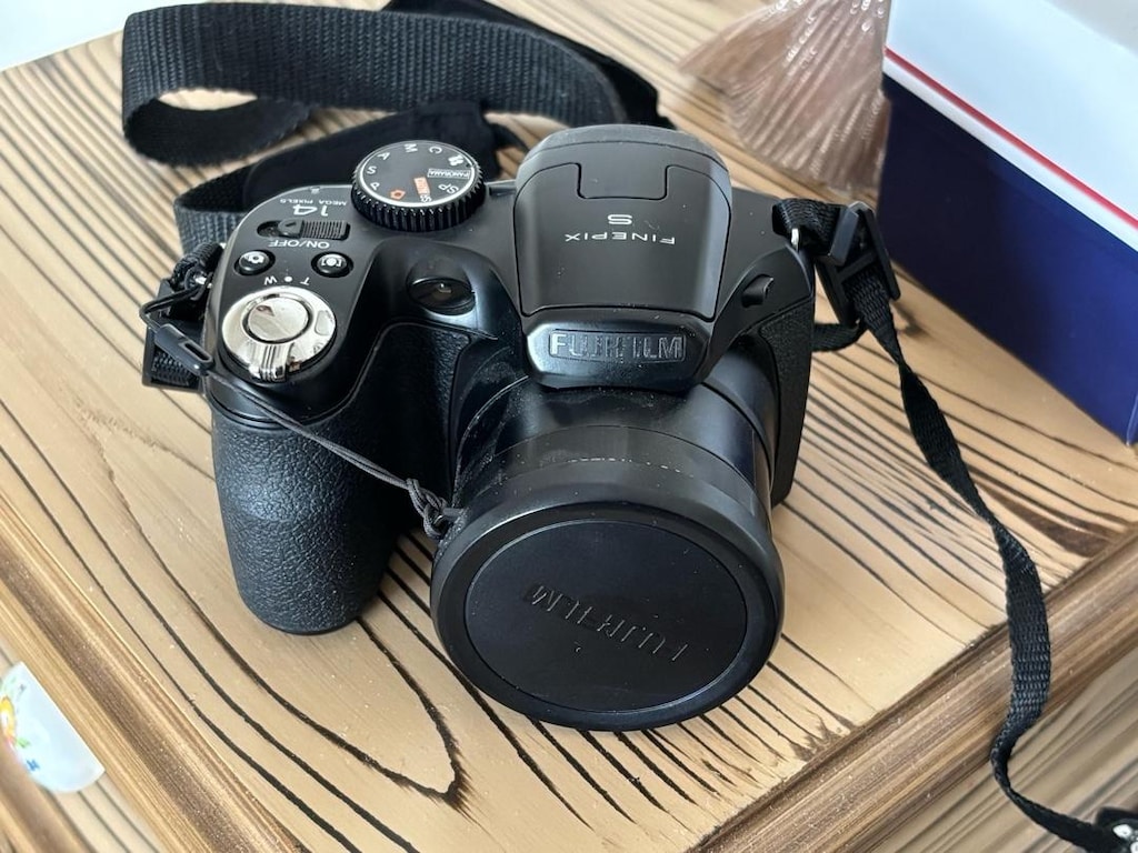 FUJIFILM FİNEPİX S 2980 FOTOĞRAF MAKİNASI-KAMERA + 8GB HAFIZA KARTI - 6