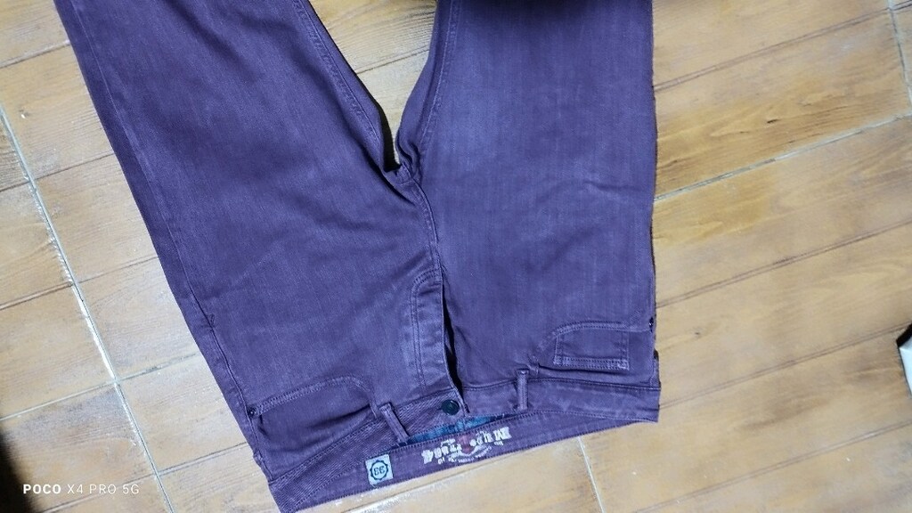 Mudo marka jeans pantolon..Bir düğme takılacak sadece
