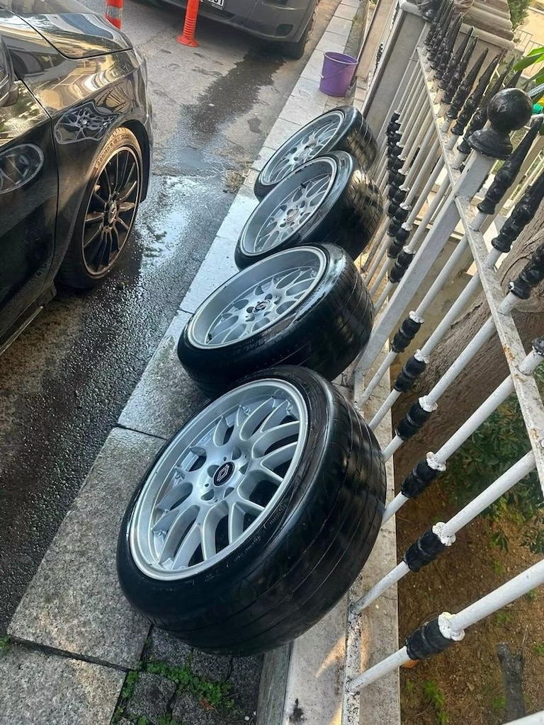 Spor jant lastik takımı Rikken 225.40.18…lastiklerin tarihi 2022.dir - 2