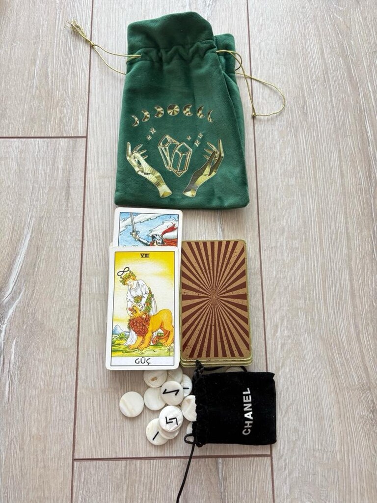 ÇEŞİTLİ Tarot Kartları, kitaplar, taşlar, astroloji - 2