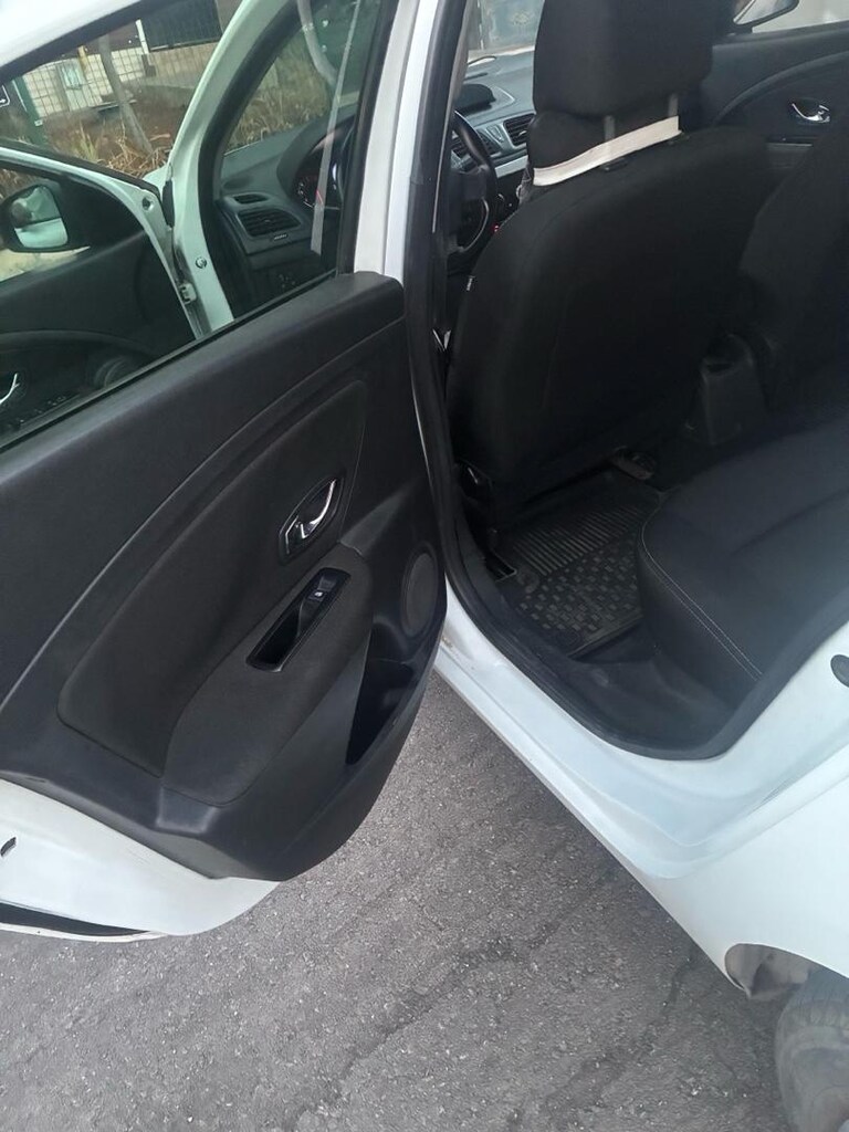 2013 205000 binde Renault fluence - 12