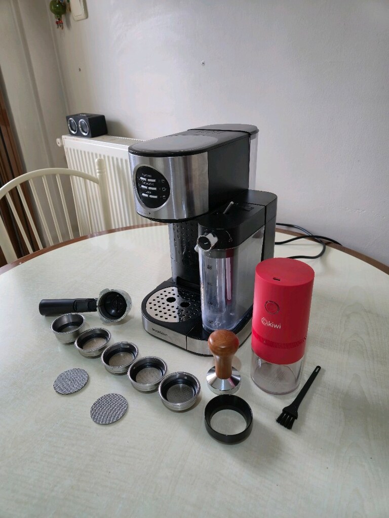 Sütlü Kahveler ve Esspresso Makinası Full Set