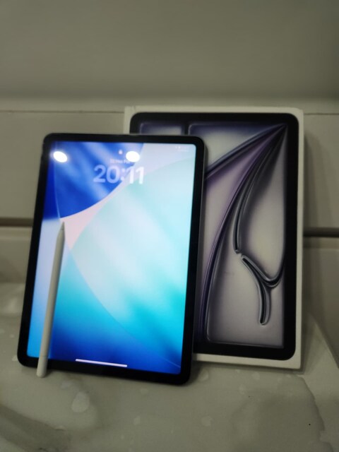 Sahibinden Tertemiz Kutulu iPad Air 6 (M2) 128 GB + Kalemli