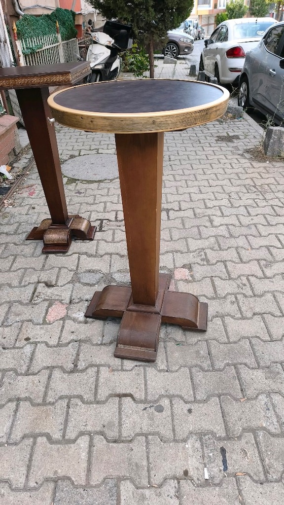 Antika Değerinde Özel Tasarım Deri Kaplanmış Bar Masaları - 4