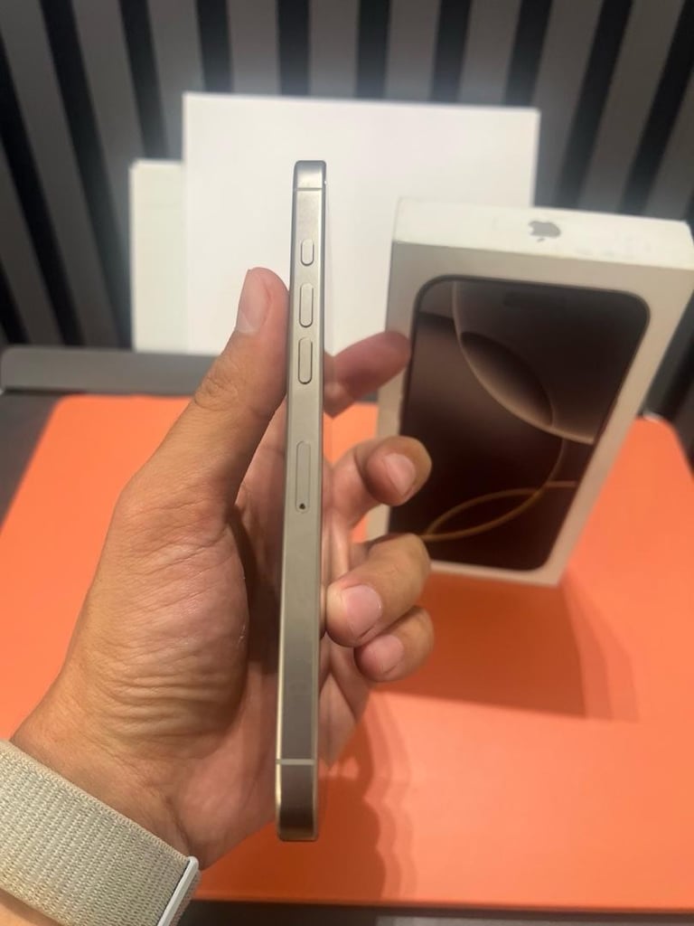 İphone 16 Pro Max Natural Titanium 256GB - 4