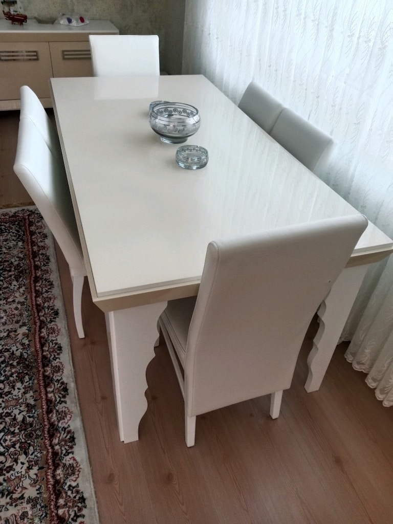 İSTİKBAL MASA TAKIMI GÜMÜŞLÜK İPEK HALI 6M2