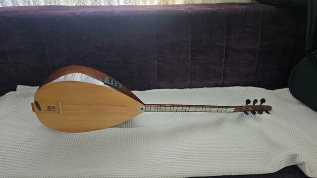 Güzel tınılı bağlama,saz