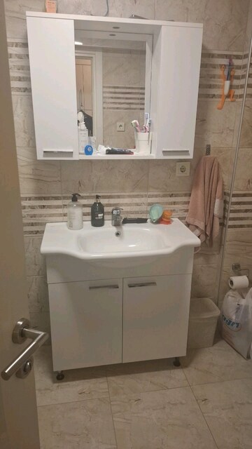 Büyük Lavabo ve dolabı