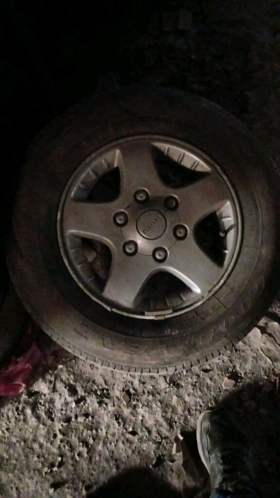 Orjinal Isuzu dmax jant lastik 215 70R 15C - 5