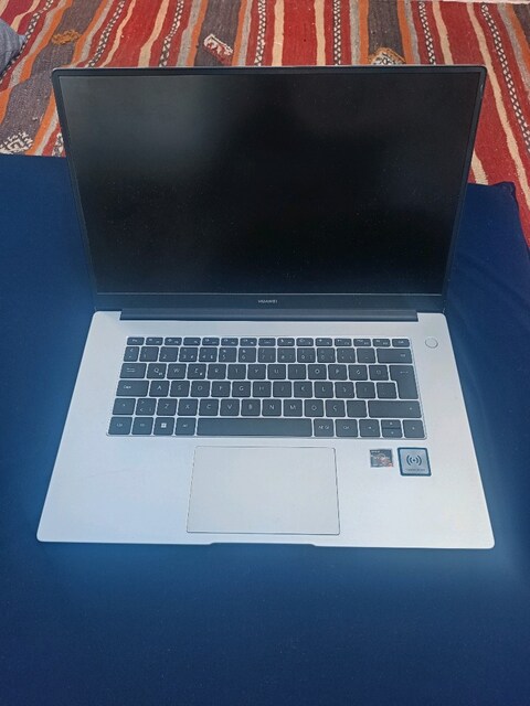 HUAWEİ LAPTOP TEMİZ KULLANILMIŞ