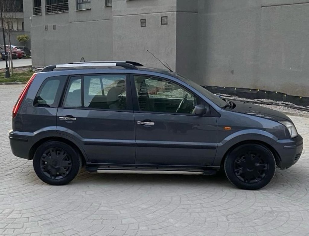 Ford Fusion - 4