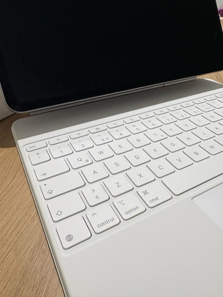 iPad Air m3 13 Inç & Magic Keyboard - 4