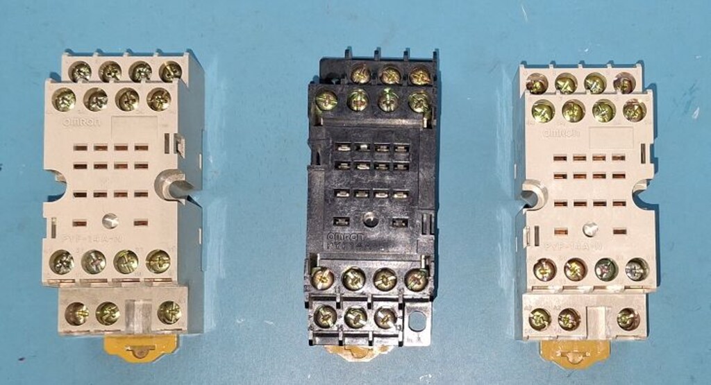 OMRON MY4IN Kontrol rolesi 4 adet + 3 adet soketleri ile.ROLE5 - 2