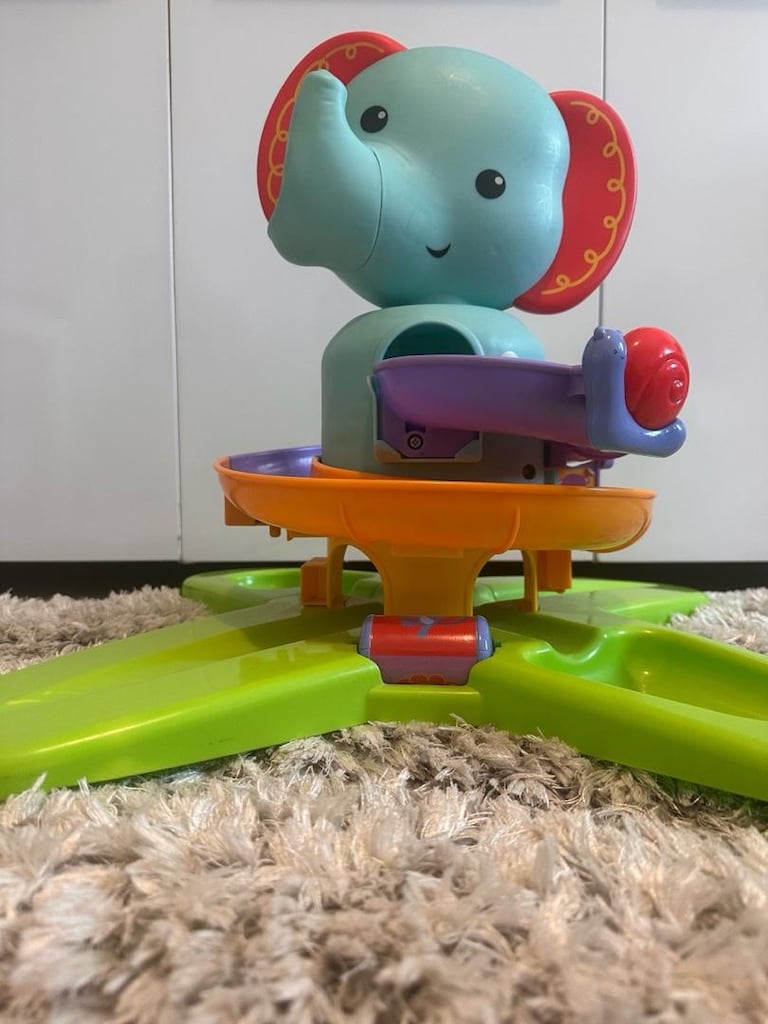fisherprice oyuncak rampalı fil bebek oyucağı