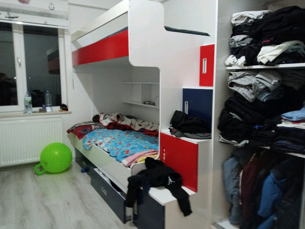 TEKKİŞİLİK BAZA