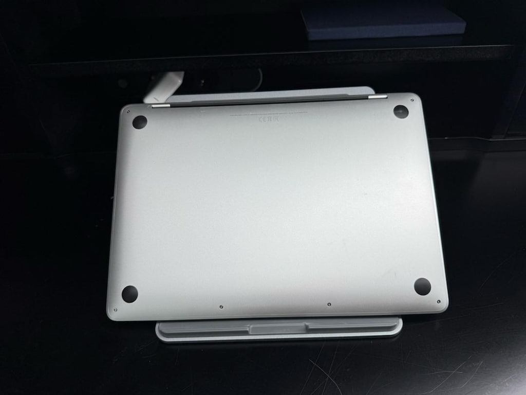 APPLE MAC BOOK - 3