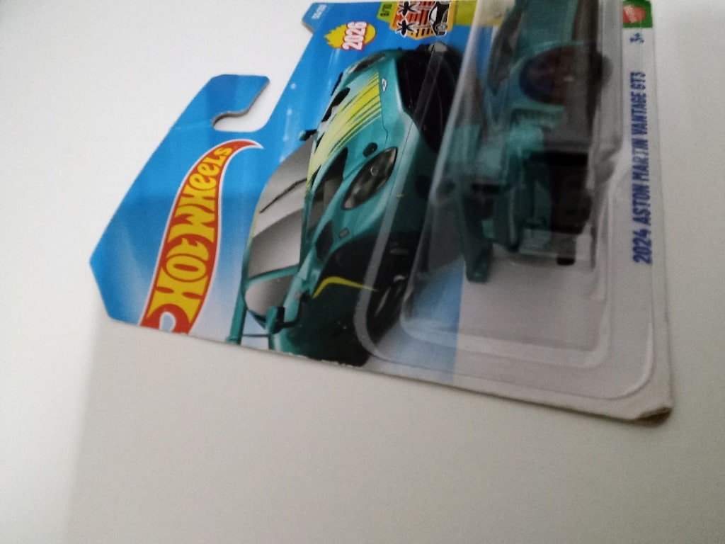 hotwheels Aston martin - 3