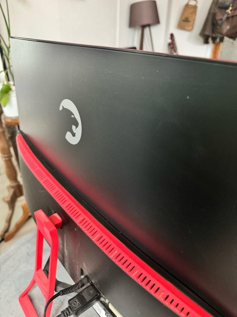 GamePower Curved 27” 144hz gaming monitör - 5