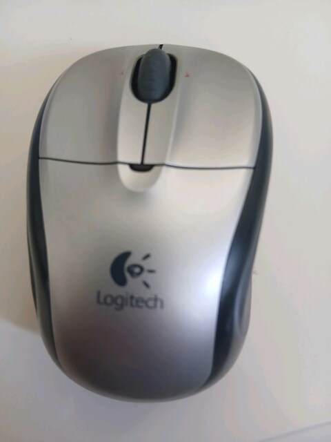 Logitech V220 Kablosuz Optik Fare, taşınabilirlik hız ve gösteriş..