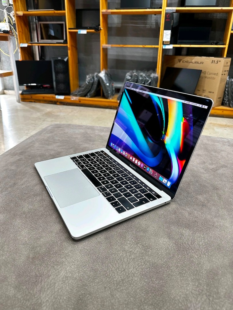 Macbook Pro Intel i5 8 GB RAM 2 K Retina ekran - 2
