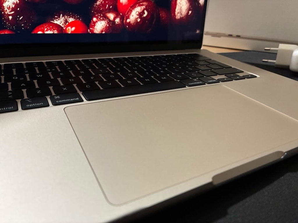 ÇİZİKSİZ MacBook Air M4 15 inç - 2