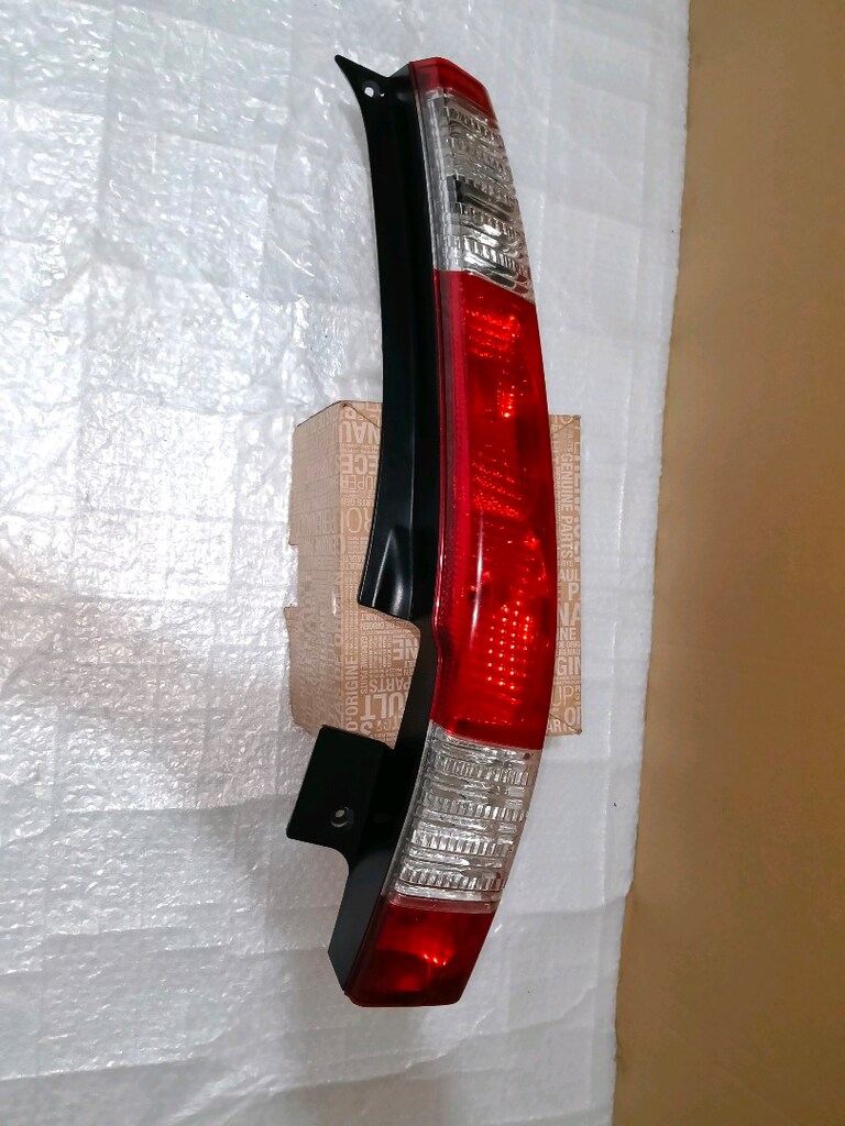 Honda crv 2005 2006 sağ arka stop orjinal sökme çok ufak bi çatlağı va - 3