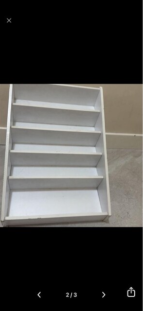 Basamaklı Makyaj malzemesi/oje rafı