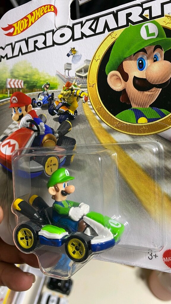 Hotwheels MarioKart Luigi - 3