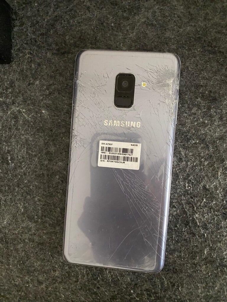 Samsung Galaxy A8+ (2018) - 2
