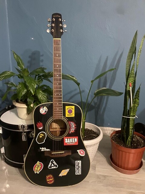 Akustik Gitar
